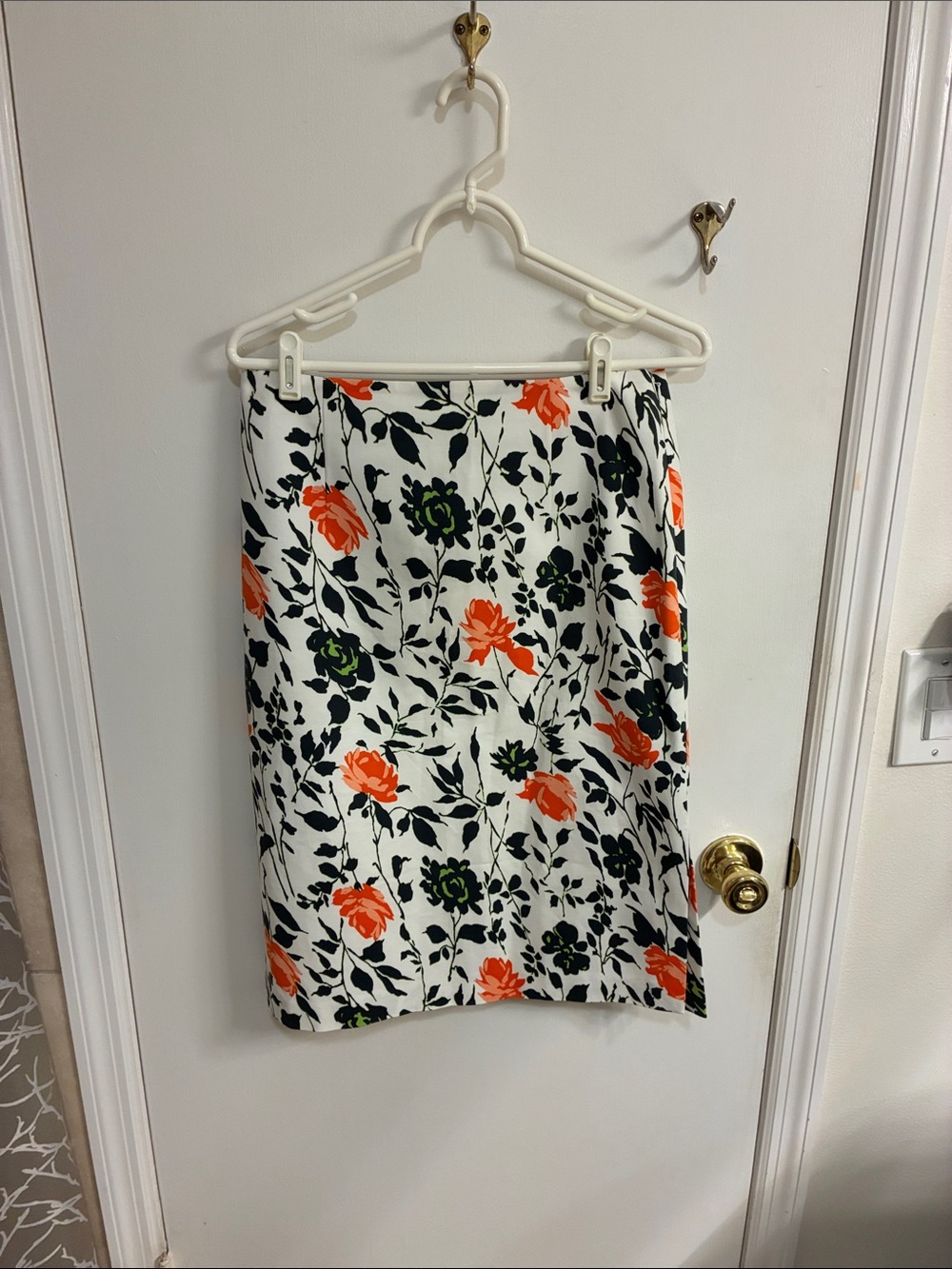 NWT Club Monaco White Midi Skirt with Orange & Black Floral Print Sz 8